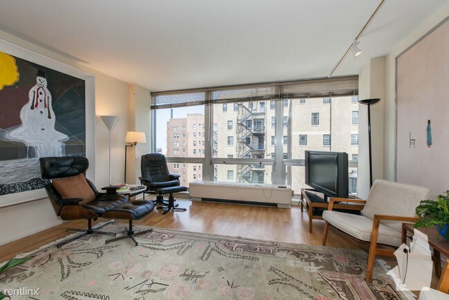 Foto del edificio - 2440 N Lakeview Ave