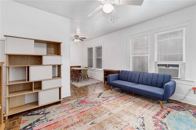 Building Photo - 405 E 38th St