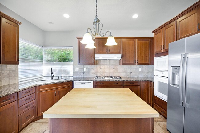 Foto del edificio - 40180 Eastwood Ln