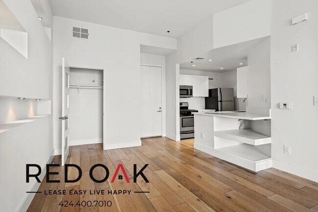 Building Photo - ~1 Month FREE~ Gorgeous One Bedroom with C...