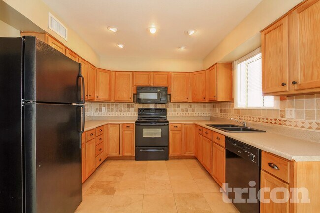 Building Photo - 6237 W Marconi Ave