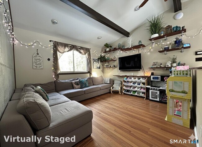 Foto del edificio - 24 Kellogg Rd