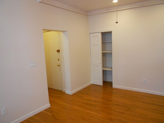 Building Photo - 28 Haviland St