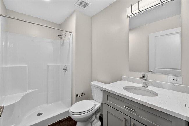 Building Photo - 1624 Lonsdale Ave