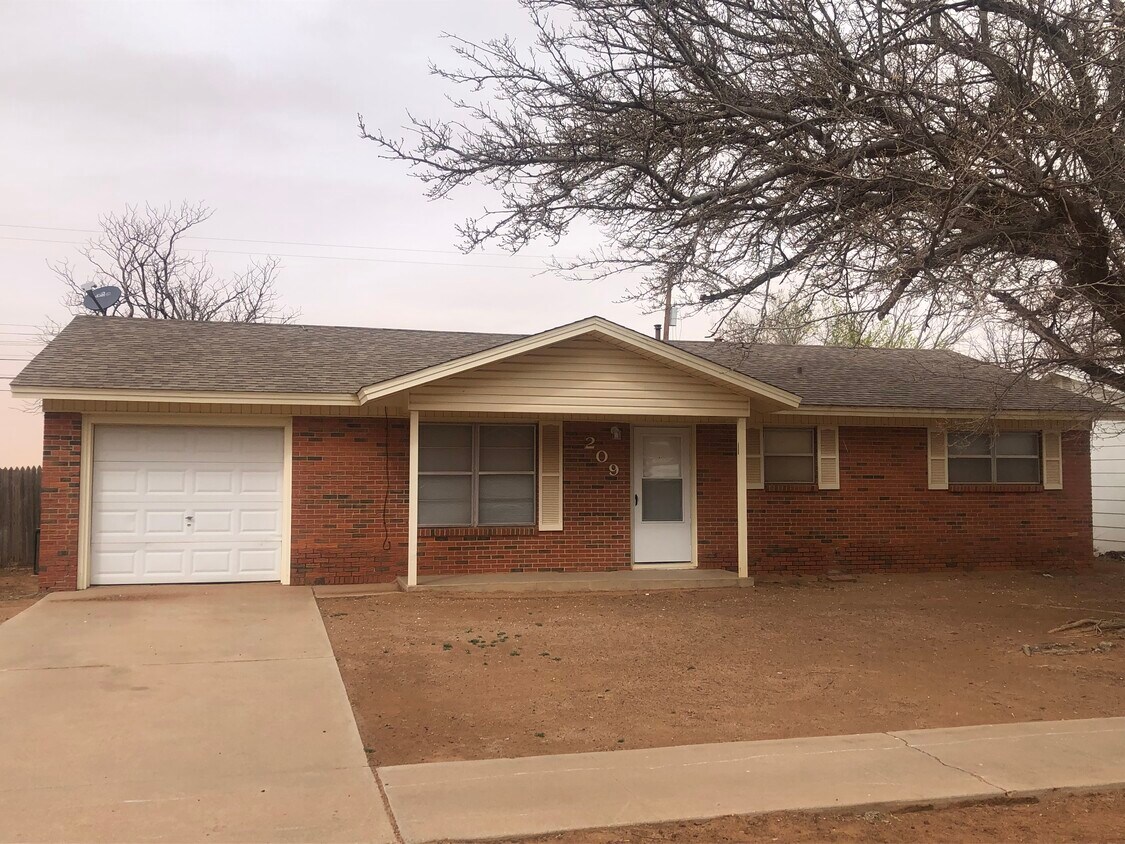 209 Bobby St, Levelland, TX 79336 House Rental in Levelland, TX
