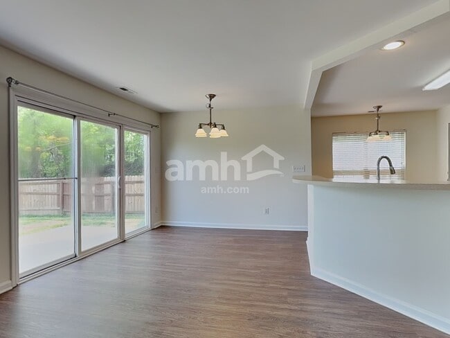 Foto del edificio - 2002 Gushing Dr