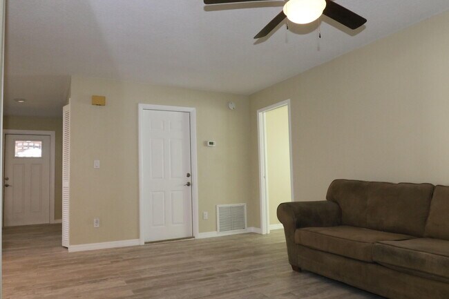 Building Photo - 1510 W Riviera Dr