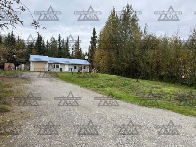 Building Photo - 3 bedroom home in the heart of North Pole,...