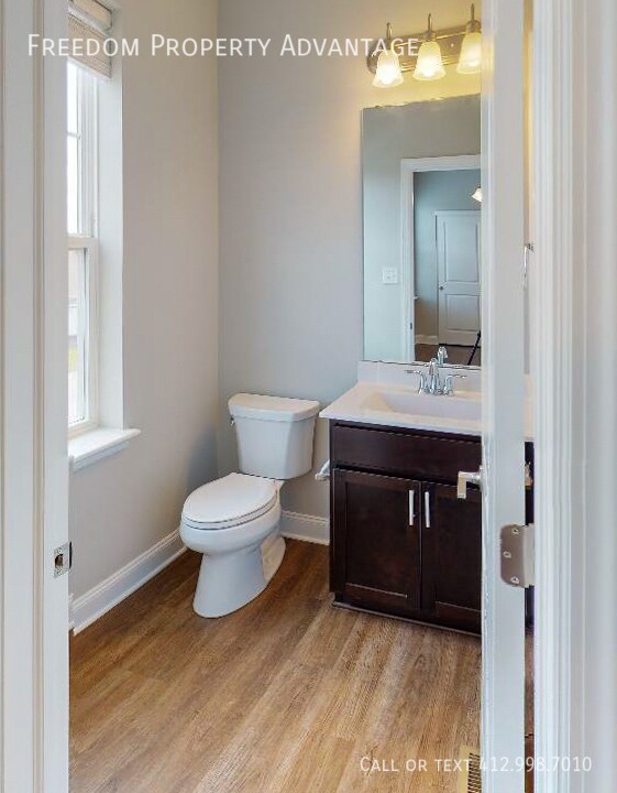 Foto del edificio - Arden Farm Townhome - 3BD end unit