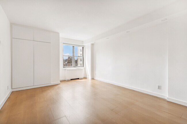 Foto del edificio - 60 W 13th St