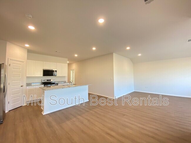 Foto del edificio - 44 Kelton Ln