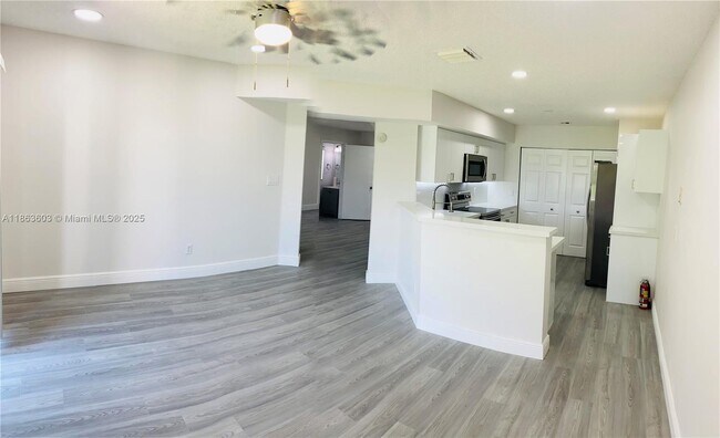 Foto del edificio - 12498 SW 54th St