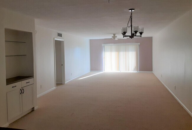 Building Photo - 2160 N Hwy A1A