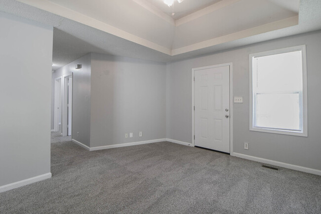 Building Photo - 571 Garnet Dr