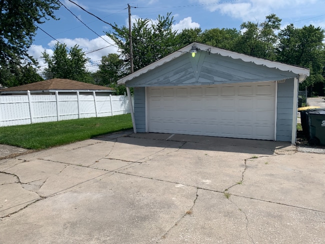 Building Photo - 17335 Community St