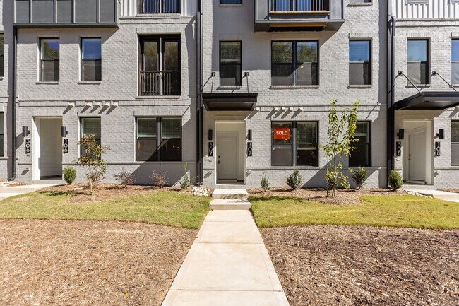 Building Photo - Gorgeous New Construction!  Updated Kitche...