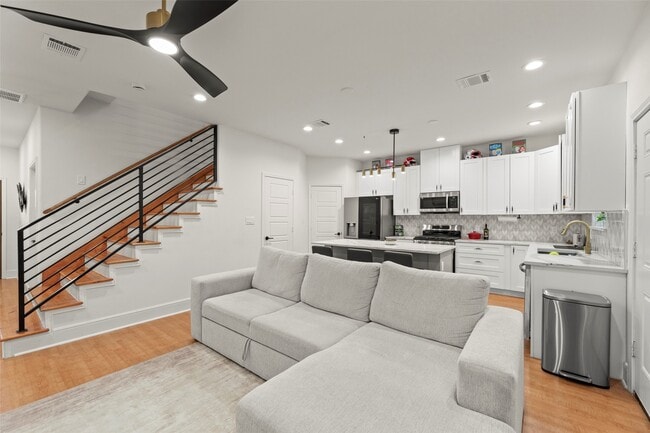 Building Photo - 3634 Dreyfus St