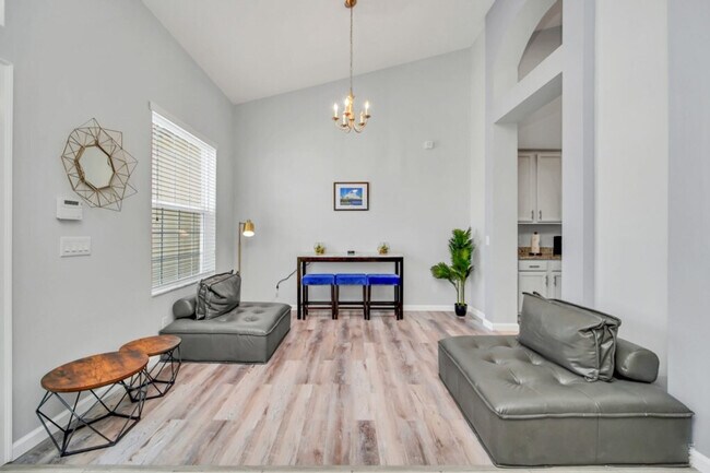 Building Photo - 4168 Oak Tree Dr