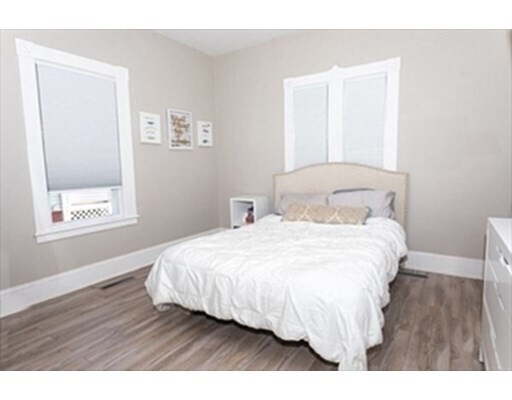 Foto del edificio - 145 Maple St