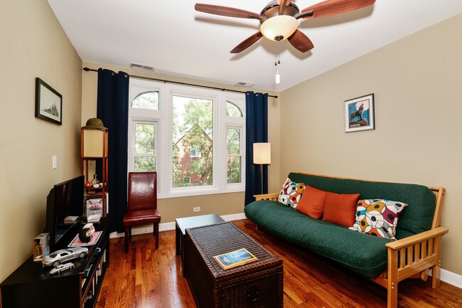 Foto del edificio - 2233 W Shakespeare Ave