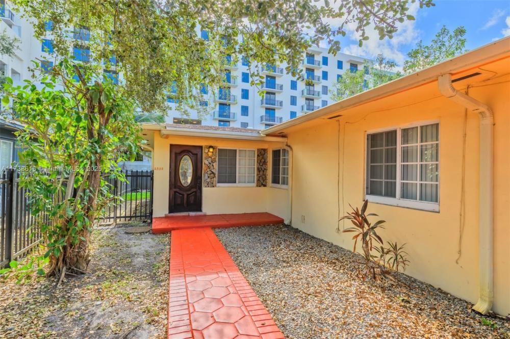 Foto principal - 3 bedroom in North Miami FL 33160