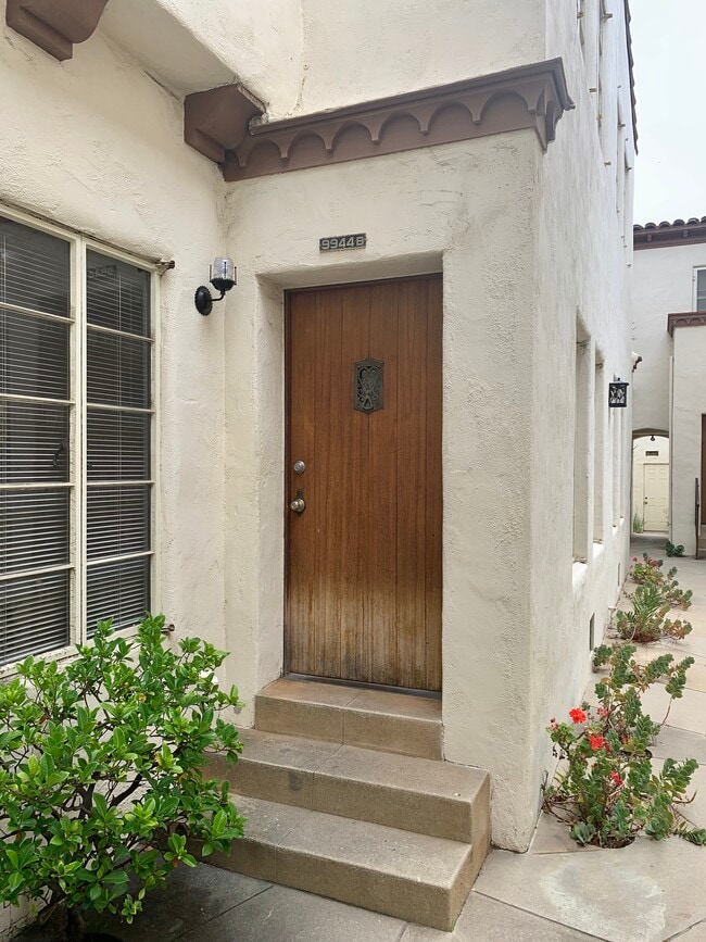 Building Photo - 9944 Robbins Dr