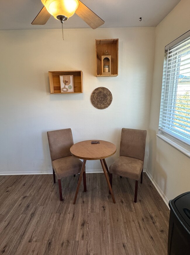 Foto del edificio - 7370 Utica St