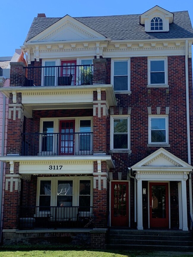 Building Photo - 3117 Grove Ave