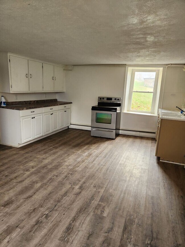 Building Photo - 2 br, 1 bath House - 425 GREEN VALLEY ROAD