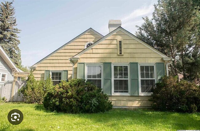 Building Photo - 318 S 15th St