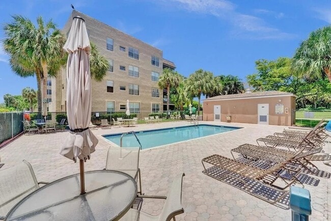 Foto del edificio - 9470 Tangerine Pl