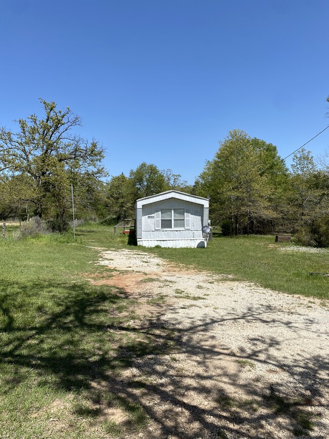 Building Photo - 1657 CR 328 R61657
