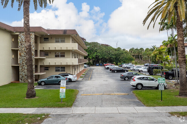 Entrada - Dadeland Park Condo