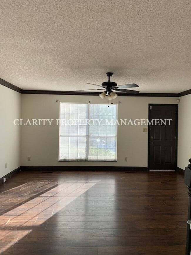 Foto del edificio - 2218 Cloverleaf Cir SE