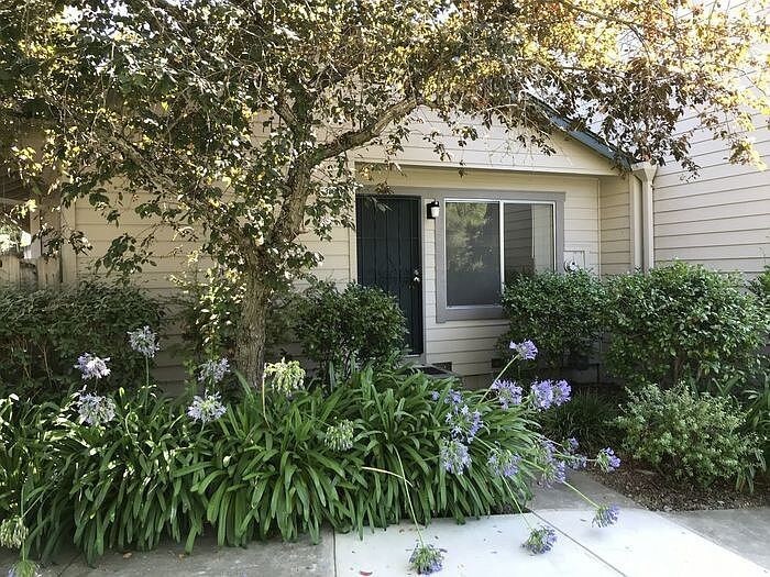 Foto principal - Large 1-level condo in lovely Woodgate Glen