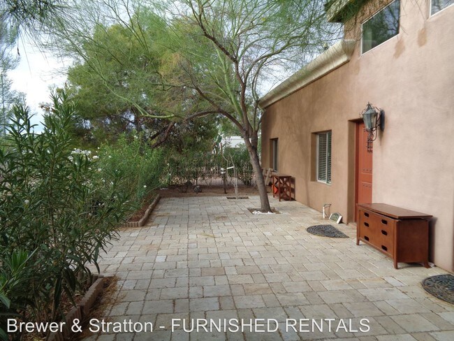 Building Photo - 7951 E Thunderbird Rd