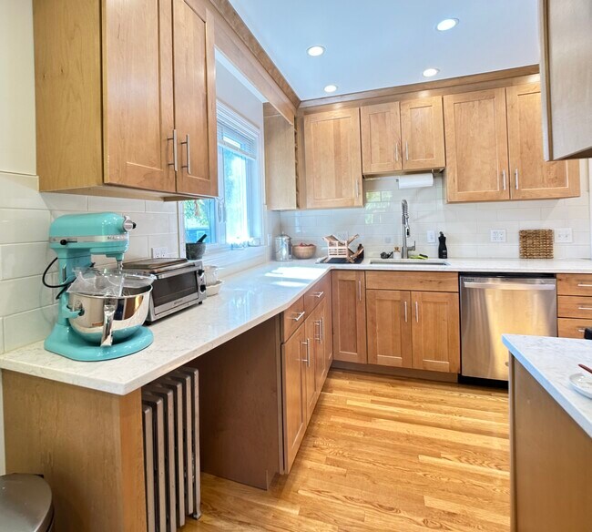 47 Hovey St Unit 2, Watertown, MA 02472 Condo for Rent in Watertown