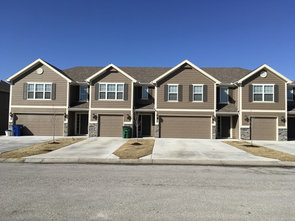Primary Photo - 3 Bed 2 Car Townhome in Grain Valley