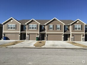 Building Photo - 1520 NE Erin Ct