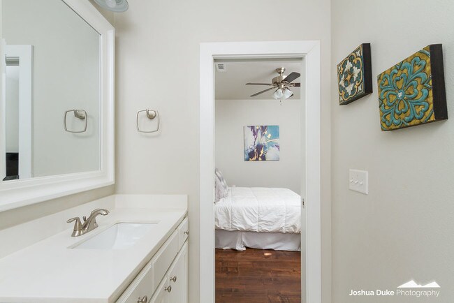 Building Photo - 1936 Maine St