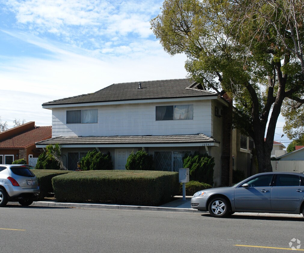 Building Photo - 10941 Chestnut St