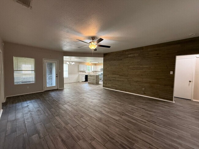 Foto del edificio - Quaint four bedroom home in Belton availab...