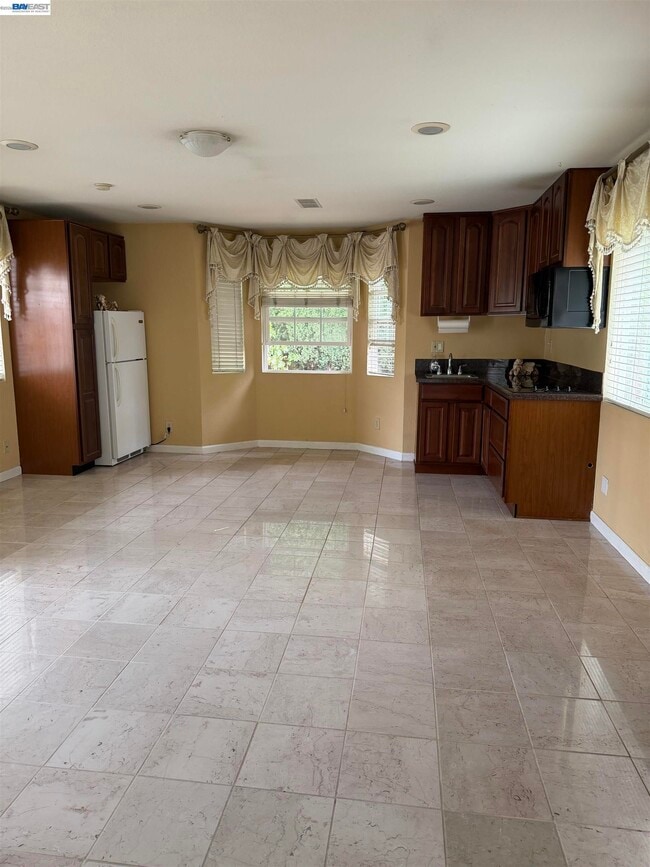 Building Photo - 3885 Aragon Ln