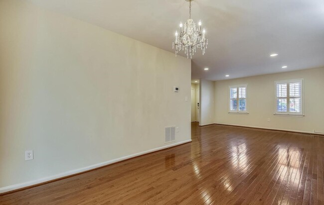 Building Photo - Fabulous 3BR/3.5BA Potomac Townhome, in In...