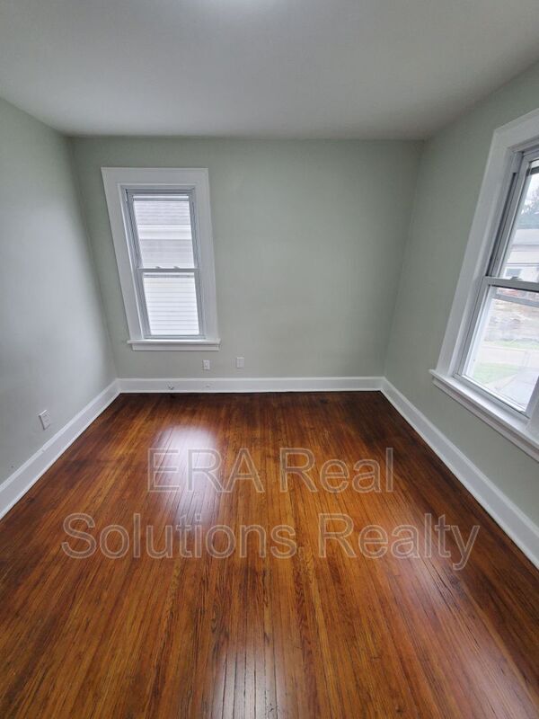 Building Photo - 1384 E 23rd Ave