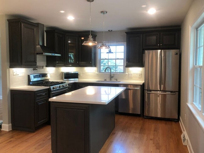 Building Photo - 1710 Starbrook Dr