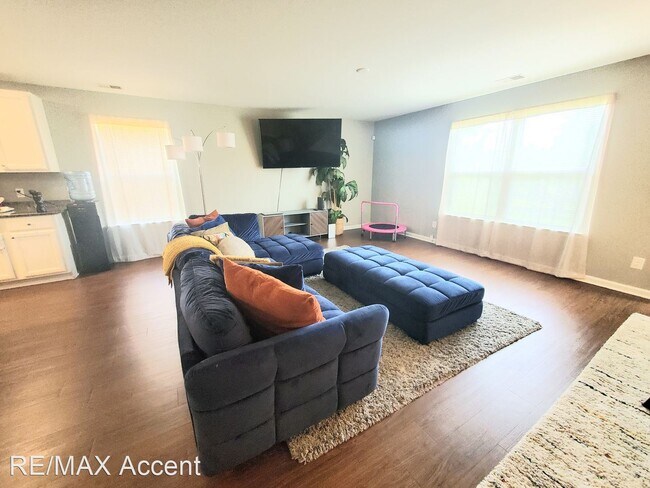 Foto del edificio - 4 br, 2 bath House - 623 Hogan Dr.