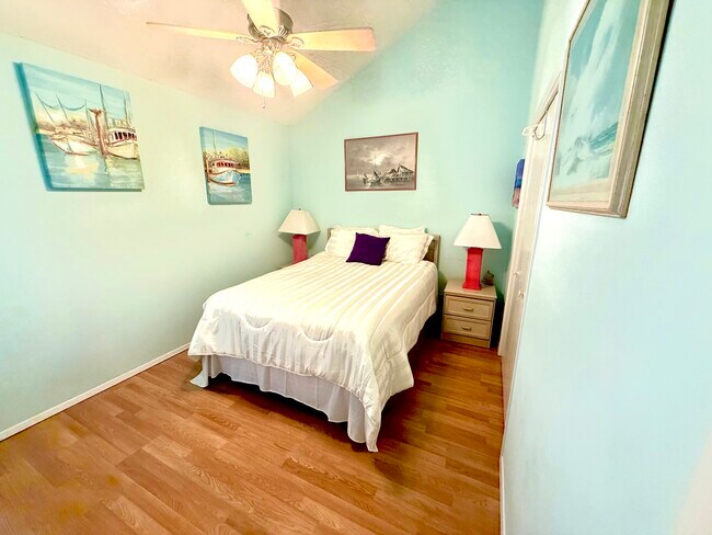 Foto del edificio - 17614 Front Beach Rd