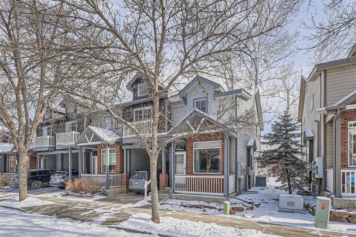 Primary Photo - Spacious South Longmont Townhome!