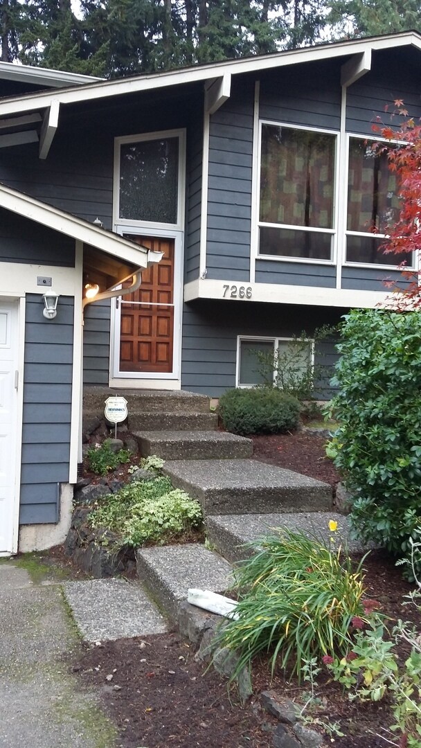 Building Photo - Spacious 4 bed 3 bath + bonus rooms in CK ...